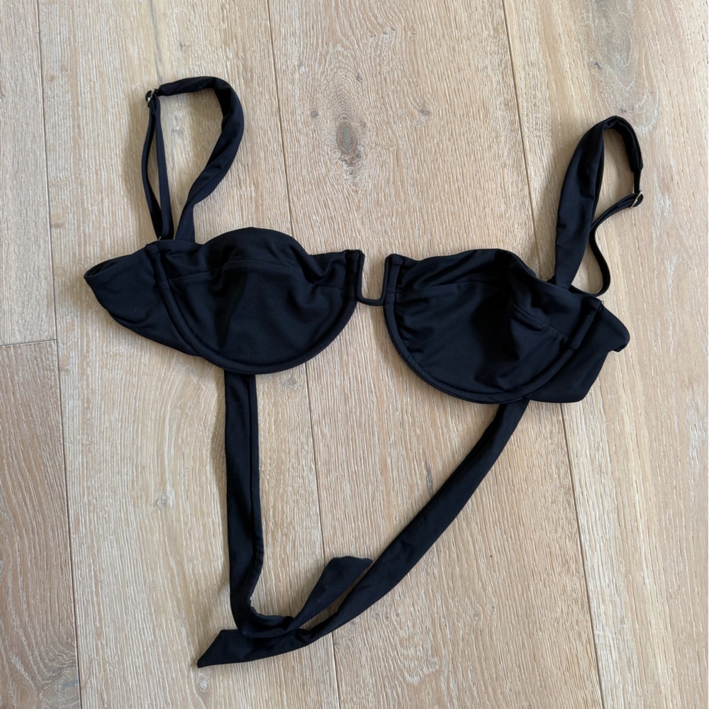 Monday Swimwear Cala Roja Black Bikini Top - Medium